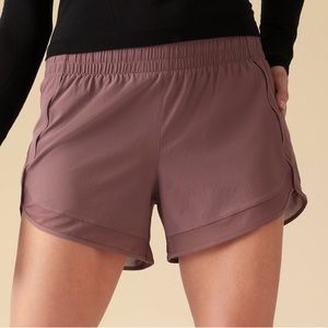 Athleta Mesh Racer Run Short 4" in Medium